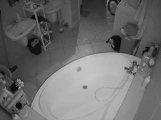 voyeurcam-julmodels-bath-1st-1 webcam model stream image