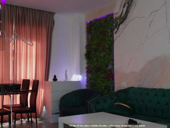 Emily-bloom webcam model stream image