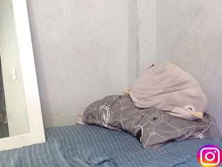 cristal-blue webcam model stream image