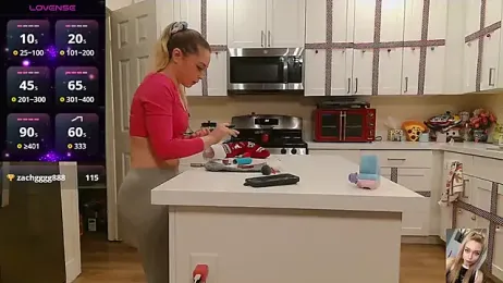 Blondiewithanass webcam stripchat model stream image