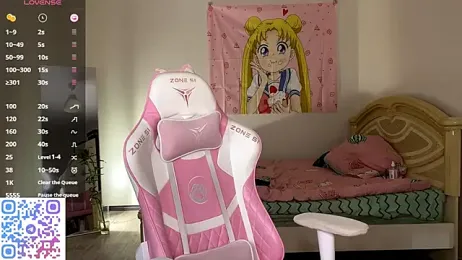 VibeQueenLucy webcam model stream image