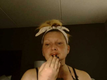 Adelaideskyy webcam bongacams model stream image