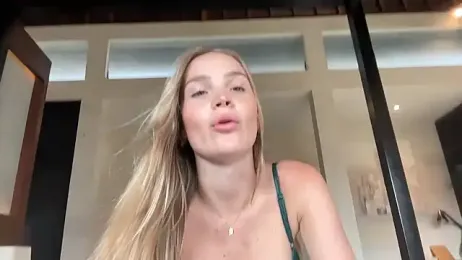 xo_madeline webcam stripchat model stream image