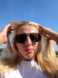 Strongqueen webcam model stream image
