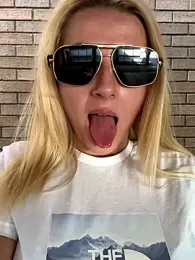 Strongqueen webcam model stream image