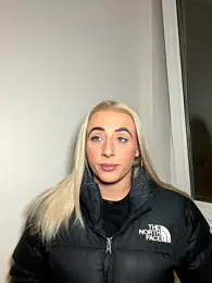 Strongqueen webcam model stream image