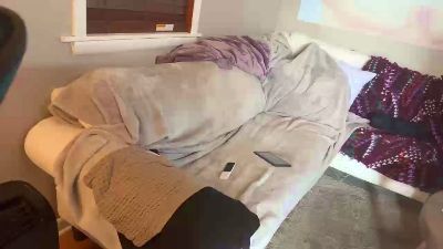 StudlyHardwood webcam model stream image