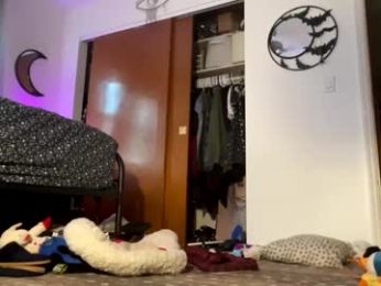 maroon_moon webcam model stream image