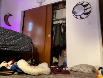 maroon_moon webcam model stream image