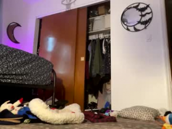 maroon_moon webcam model stream image