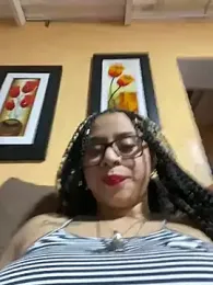 Rouuse95 webcam model stream image