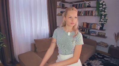 CortneyPendola webcam cam4 model stream image