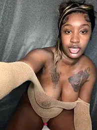 ToyaThick webcam model stream image