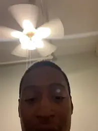 MoMoves96 webcam model stream image