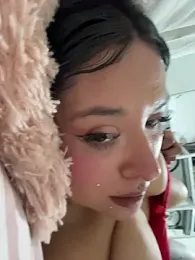 Nailealipsglossy webcam model stream image