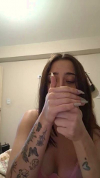 Shantt05 webcam model stream image