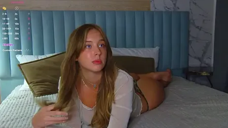 LoraineLuff webcam model stream image