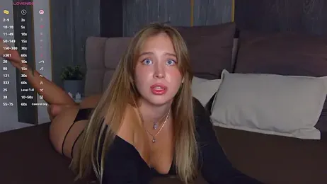 LoraineLuff webcam model stream image