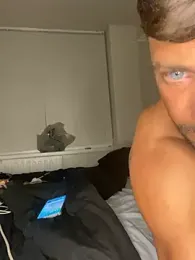 Hisnaughtylilthing webcam model stream image