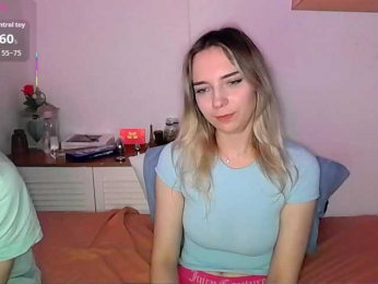 Almondmilka webcam model stream image