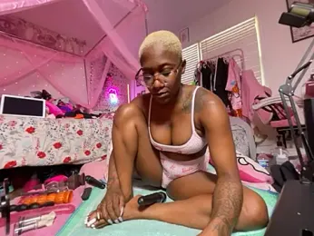 VixenCapri webcam stripchat model stream image