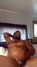 Pearlstic webcam model stream image