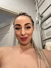 RollingGirls webcam model stream image