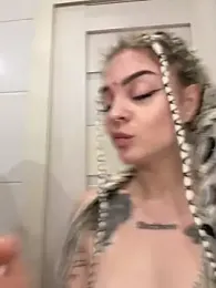 RollingGirls webcam model stream image