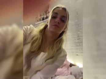 SweetCoople webcam model stream image