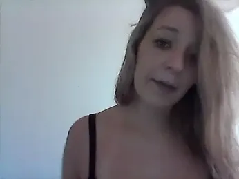 GoodWifeLillyyx webcam model stream image