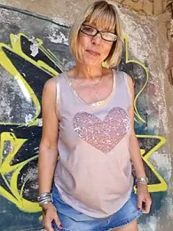 ClassyNAWTYBritMILF webcam model stream image
