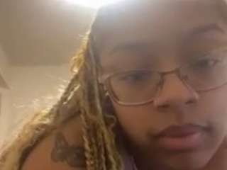 yanniwithbody webcam model stream image