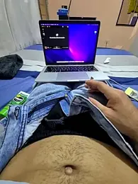 Yogi-hot-boy webcam model stream image