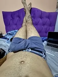 Yogi-hot-boy webcam model stream image