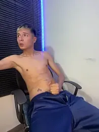 Isaac_tan webcam model stream image