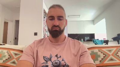 v1c70r1985 webcam cam4 model stream image
