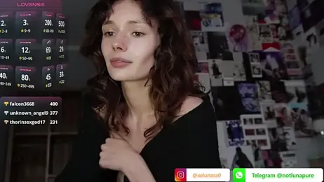 iamluuna webcam model stream image