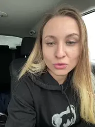 OlgaBuzzz webcam model stream image