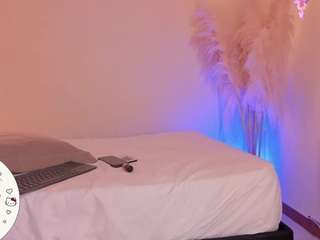 aylinn-18 webcam model stream image