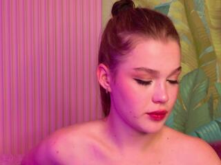 Gina Blooms webcam model stream image