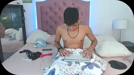 SkyAndSeth webcam model stream image