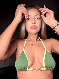SoniaDeviis webcam model stream image