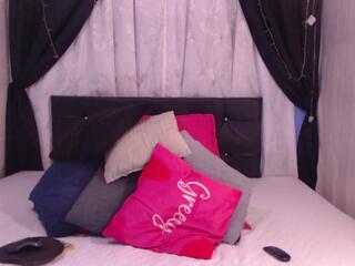 Greecy Blonde webcam model stream image