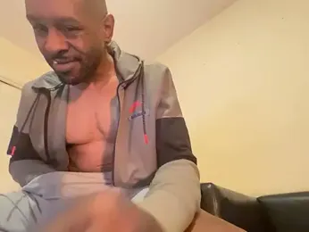 CuzzyB69 webcam model stream image