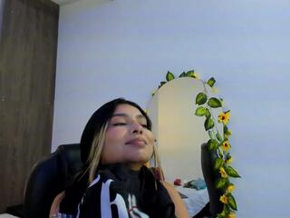 Aiisha A webcam model stream image