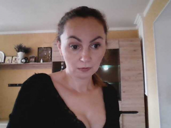 TessBertie webcam model stream image