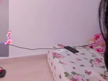 elalove_ webcam model stream image