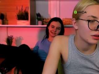 miki-ti webcam camsoda model stream image