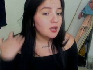 jullymessyy webcam model stream image