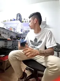 tom_latin webcam model stream image